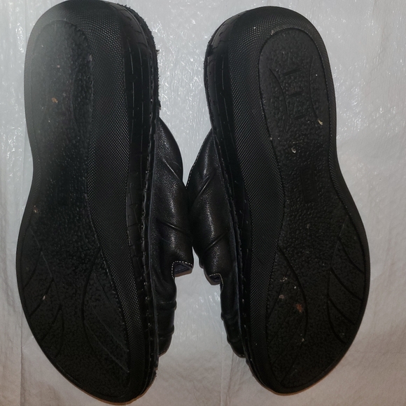 Sandals - Picture 2 of 4